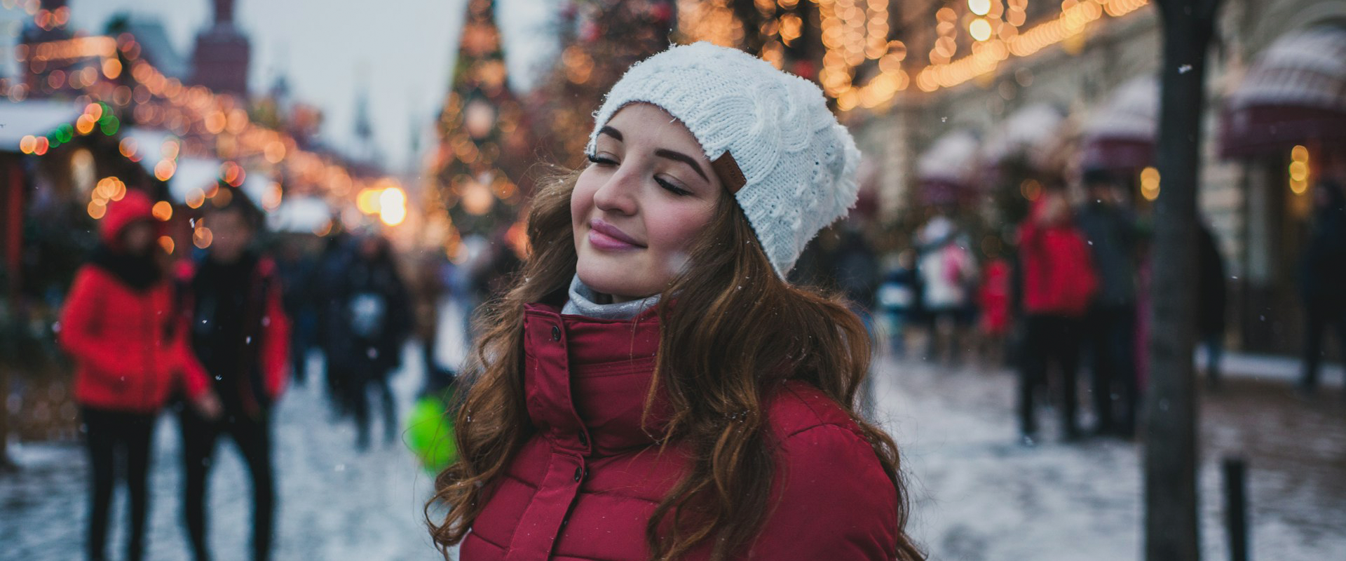 Image showing beauty products that help you achieve a radiant look for the Christmas holidays.